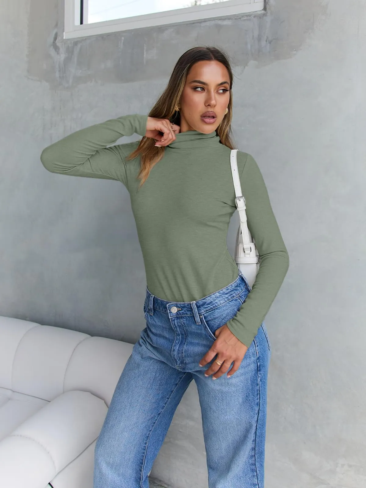 Trendy Queen Women's Turtleneck Long Sleeve Shirts Fall Fashion Basic Thermal Underwear Tops Winter Clothes 2024